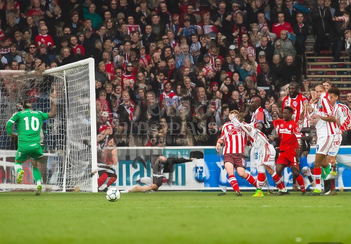 2017英冠巅峰对决：诺丁汉森林VS雷丁激情碰撞回顾(图1)